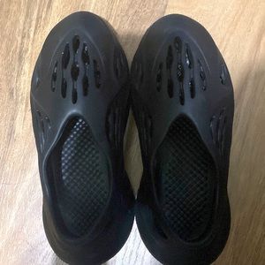 Yeezy foam runner size 7 in woman